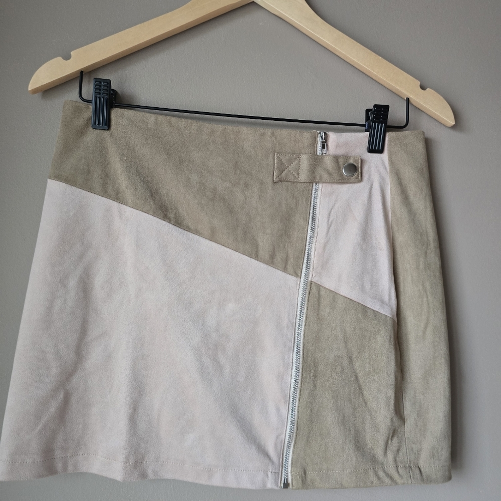 Altar'd State Two-Tone Beige and Cream Skirt Size Medium